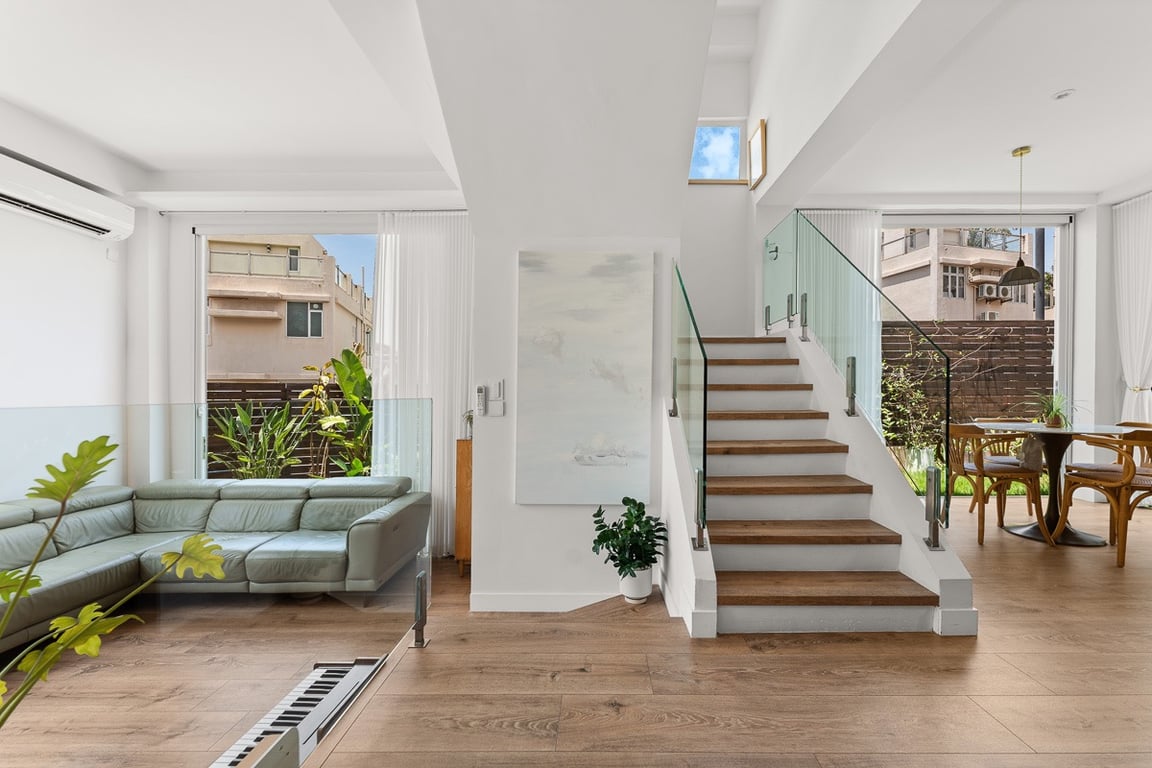 https://img.propertyraptor.com/cdn-cgi/imagedelivery/KD5bF_AFL0JDTbKLWF7z9g/ap8/ap8_001/hornet/prp/img/29ee3e152860bf5186dc691c4d746f9f-wtm.jpg/public