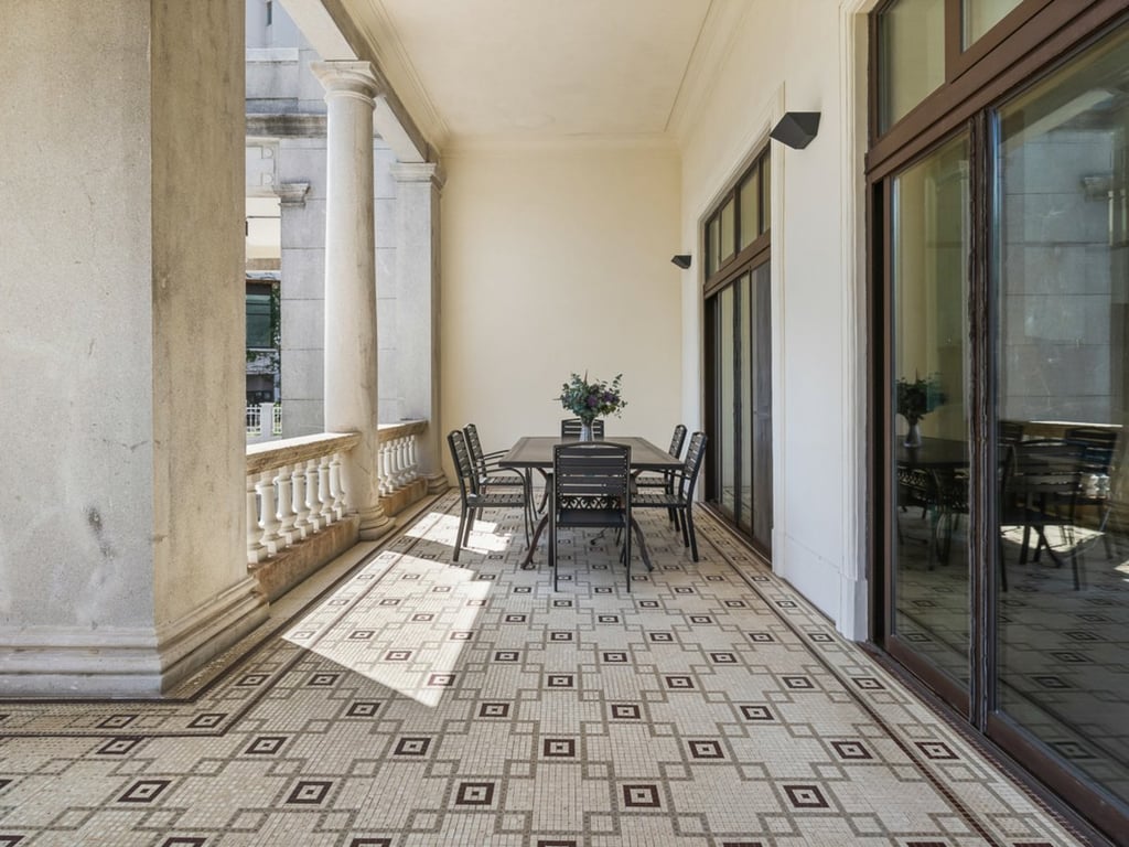 https://img.propertyraptor.com/cdn-cgi/imagedelivery/KD5bF_AFL0JDTbKLWF7z9g/ap8/ap8_001/hornet/prp/img/2a0d8c4182b814e45d3e927e5e0f2cb1.jpg/public