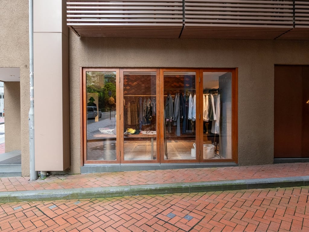 https://img.propertyraptor.com/cdn-cgi/imagedelivery/KD5bF_AFL0JDTbKLWF7z9g/ap8/ap8_001/hornet/prp/img/2a571f336aea0d8e69fb4c388c993648.jpg/public