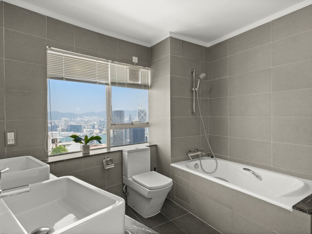 https://img.propertyraptor.com/cdn-cgi/imagedelivery/KD5bF_AFL0JDTbKLWF7z9g/ap8/ap8_001/hornet/prp/img/2a80e0ac3eab15afc331d7a17475db38.jpg/public