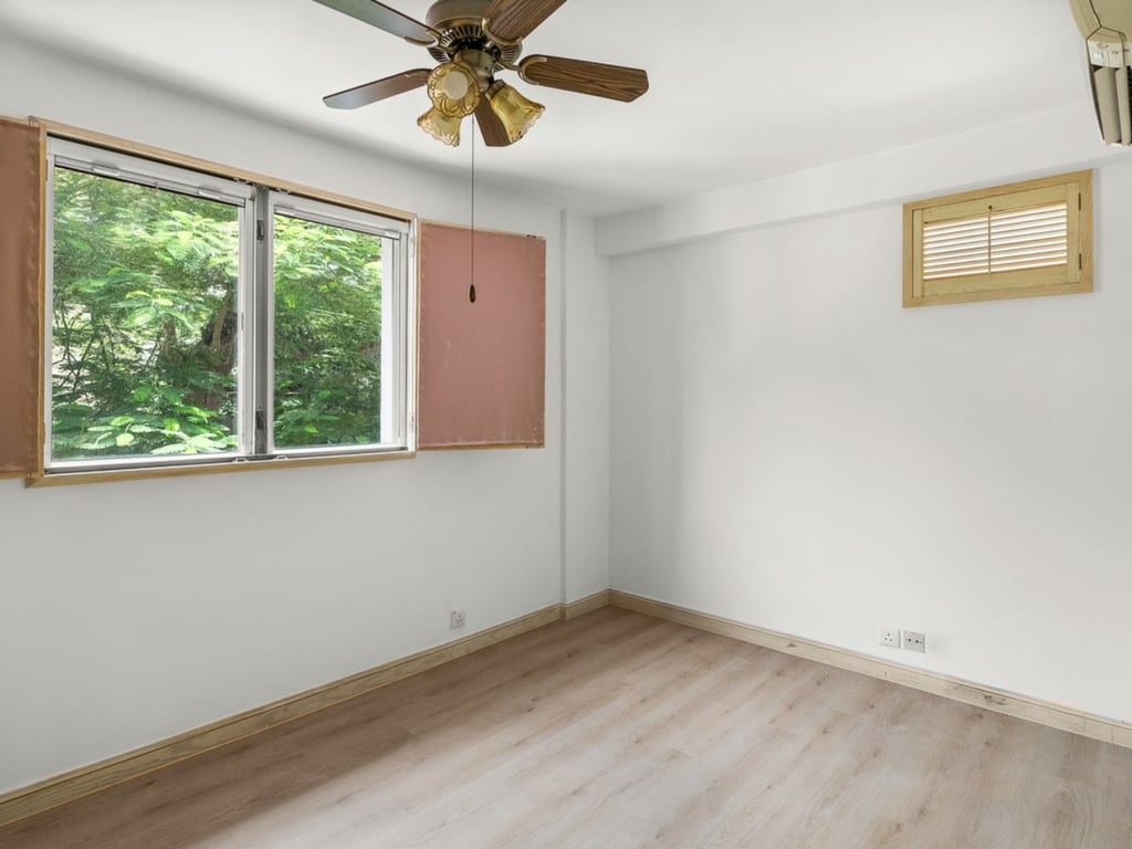 https://img.propertyraptor.com/cdn-cgi/imagedelivery/KD5bF_AFL0JDTbKLWF7z9g/ap8/ap8_001/hornet/prp/img/2a83e97d552957fb1f4c6ce8e6dd247f.jpg/public