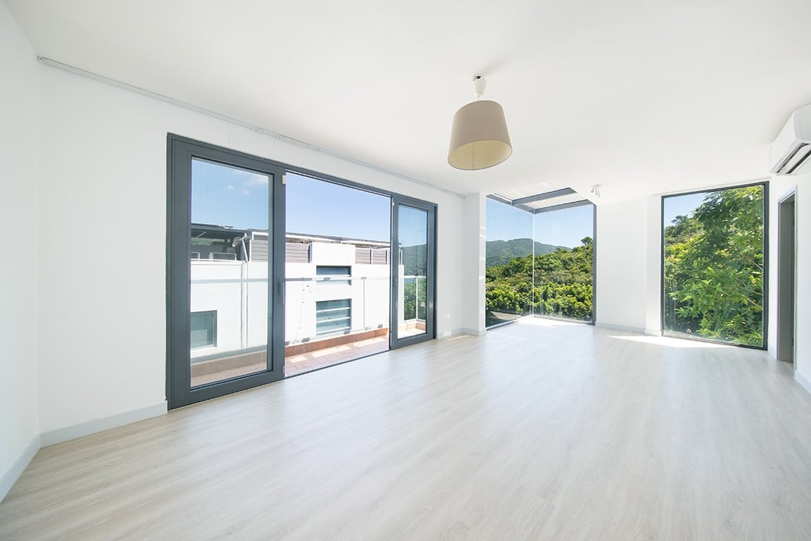 https://img.propertyraptor.com/cdn-cgi/imagedelivery/KD5bF_AFL0JDTbKLWF7z9g/ap8/ap8_001/hornet/prp/img/2a83fae9b68588506318aa58e8fdcde8-wtm.jpg/public