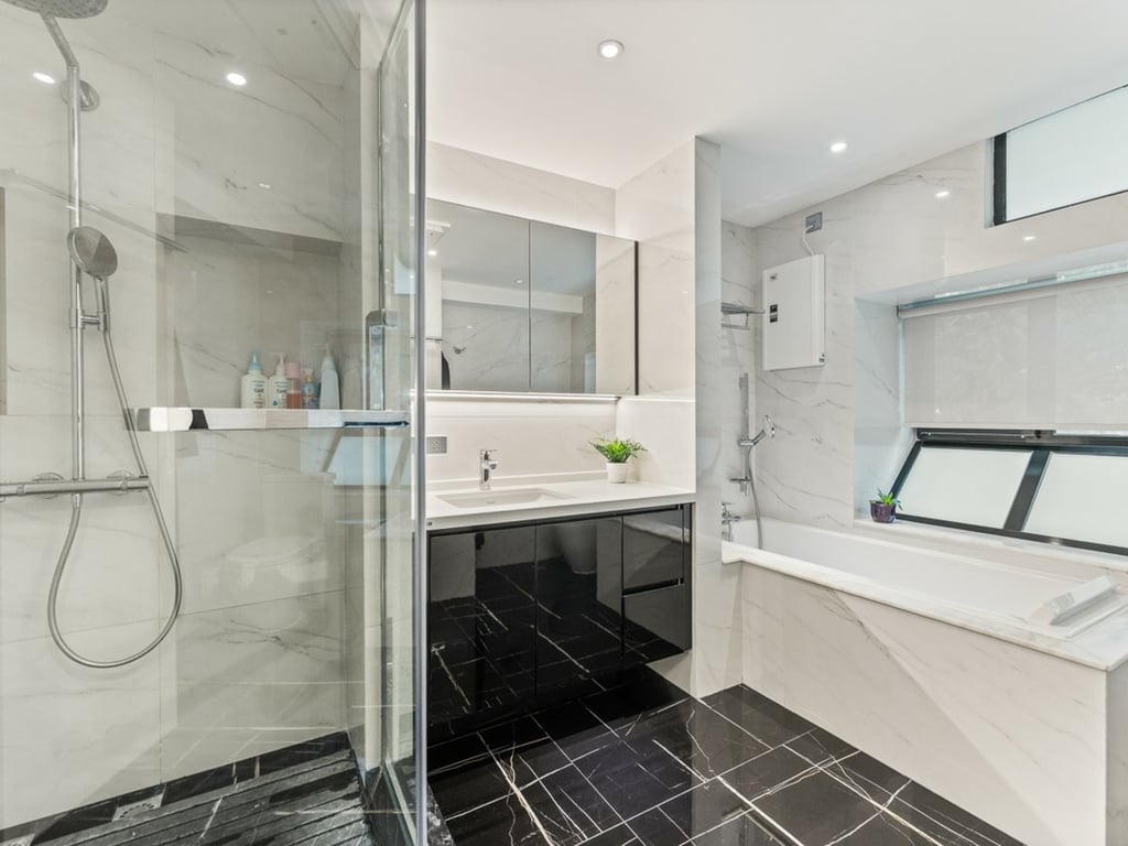 https://img.propertyraptor.com/cdn-cgi/imagedelivery/KD5bF_AFL0JDTbKLWF7z9g/ap8/ap8_001/hornet/prp/img/2a9725f99d7b12ef1e5712ac5fc86405.jpg/public