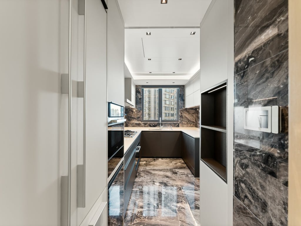 https://img.propertyraptor.com/cdn-cgi/imagedelivery/KD5bF_AFL0JDTbKLWF7z9g/ap8/ap8_001/hornet/prp/img/2a9e5dad095b1acf53f926e2c2a87736.jpg/public