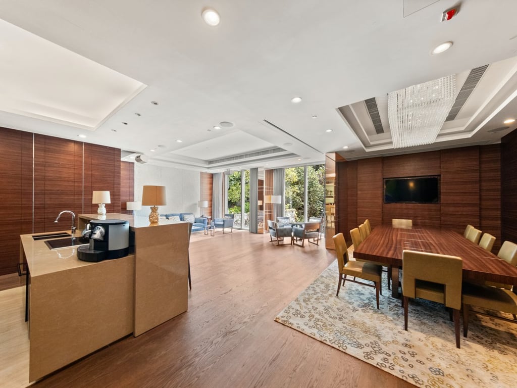 https://img.propertyraptor.com/cdn-cgi/imagedelivery/KD5bF_AFL0JDTbKLWF7z9g/ap8/ap8_001/hornet/prp/img/2aa8ecaf664a605080cb45cb8cad6e15.jpg/public
