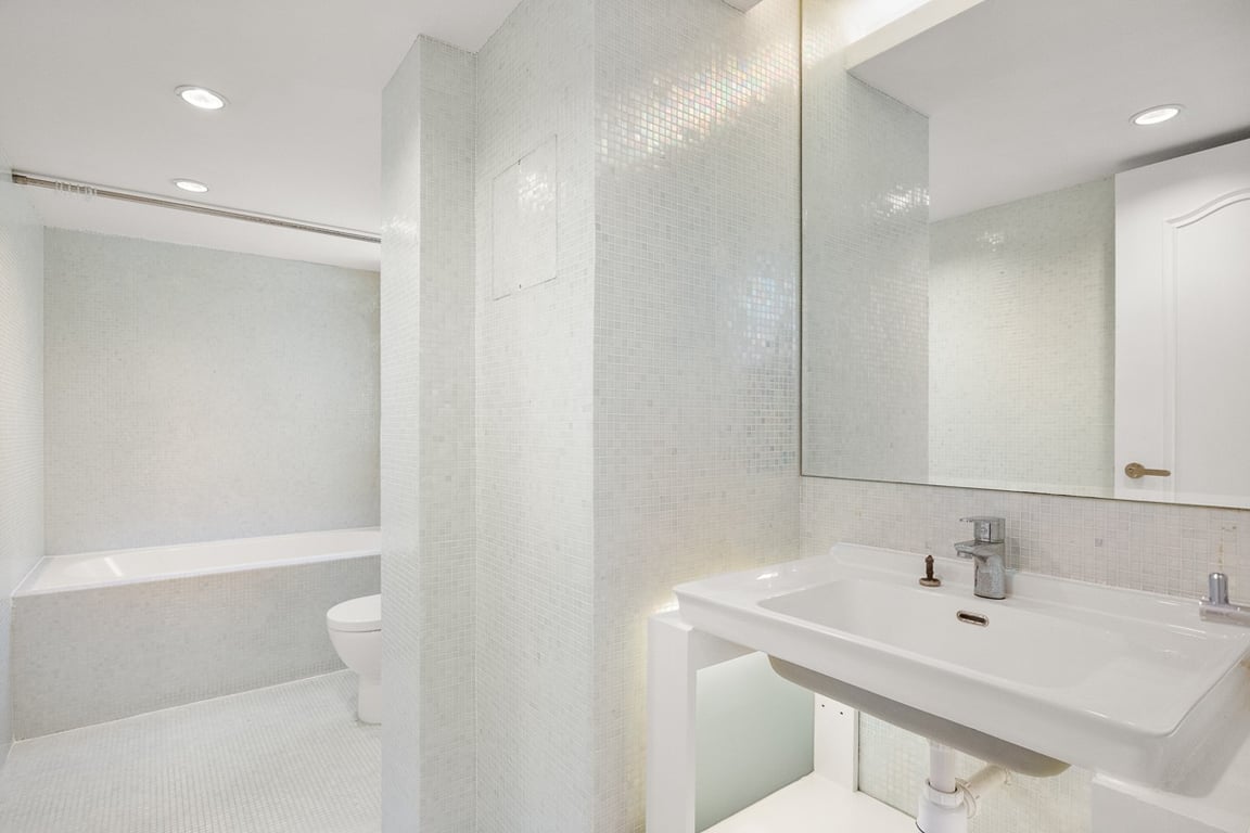 https://img.propertyraptor.com/cdn-cgi/imagedelivery/KD5bF_AFL0JDTbKLWF7z9g/ap8/ap8_001/hornet/prp/img/2ab5189e92bfa1a3464fc420683e8781-wtm.jpg/public