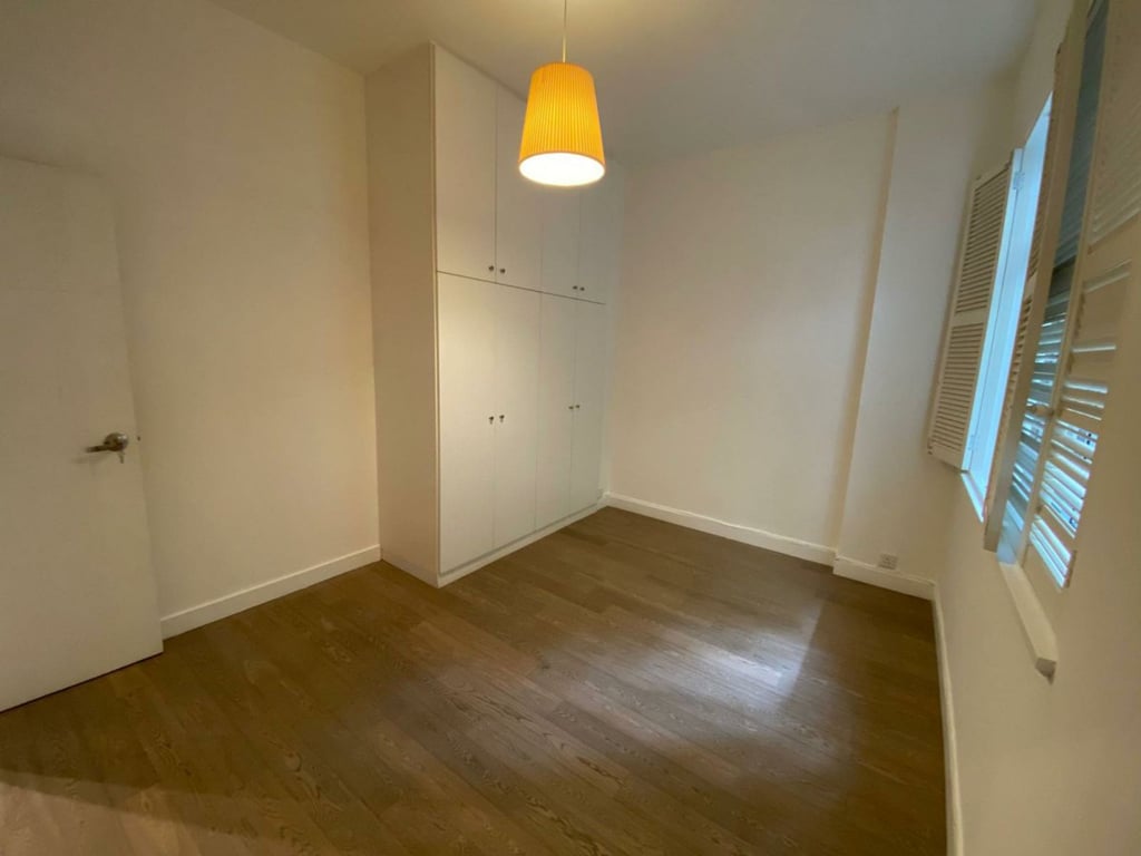 https://img.propertyraptor.com/cdn-cgi/imagedelivery/KD5bF_AFL0JDTbKLWF7z9g/ap8/ap8_001/hornet/prp/img/2ac11bb5dba1a32761b98d4decd094bf.jpg/public