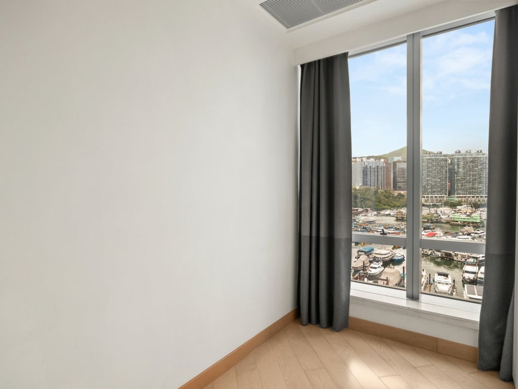 https://img.propertyraptor.com/cdn-cgi/imagedelivery/KD5bF_AFL0JDTbKLWF7z9g/ap8/ap8_001/hornet/prp/img/2ac94f24205519cf4f3c548c17ad5dca-wtm.jpg/public