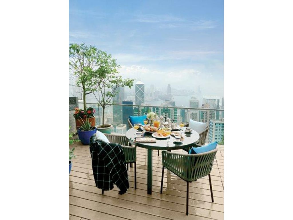 https://img.propertyraptor.com/cdn-cgi/imagedelivery/KD5bF_AFL0JDTbKLWF7z9g/ap8/ap8_001/hornet/prp/img/2ad701de900bd6c5065b53e9a3657669.jpg/public