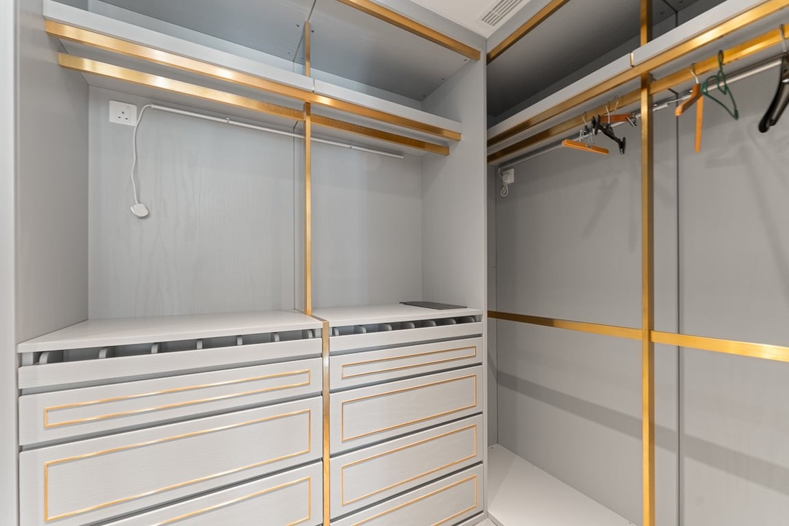 https://img.propertyraptor.com/cdn-cgi/imagedelivery/KD5bF_AFL0JDTbKLWF7z9g/ap8/ap8_001/hornet/prp/img/2ae1617e157eccbfad9b51805a239fd9-wtm.jpg/public