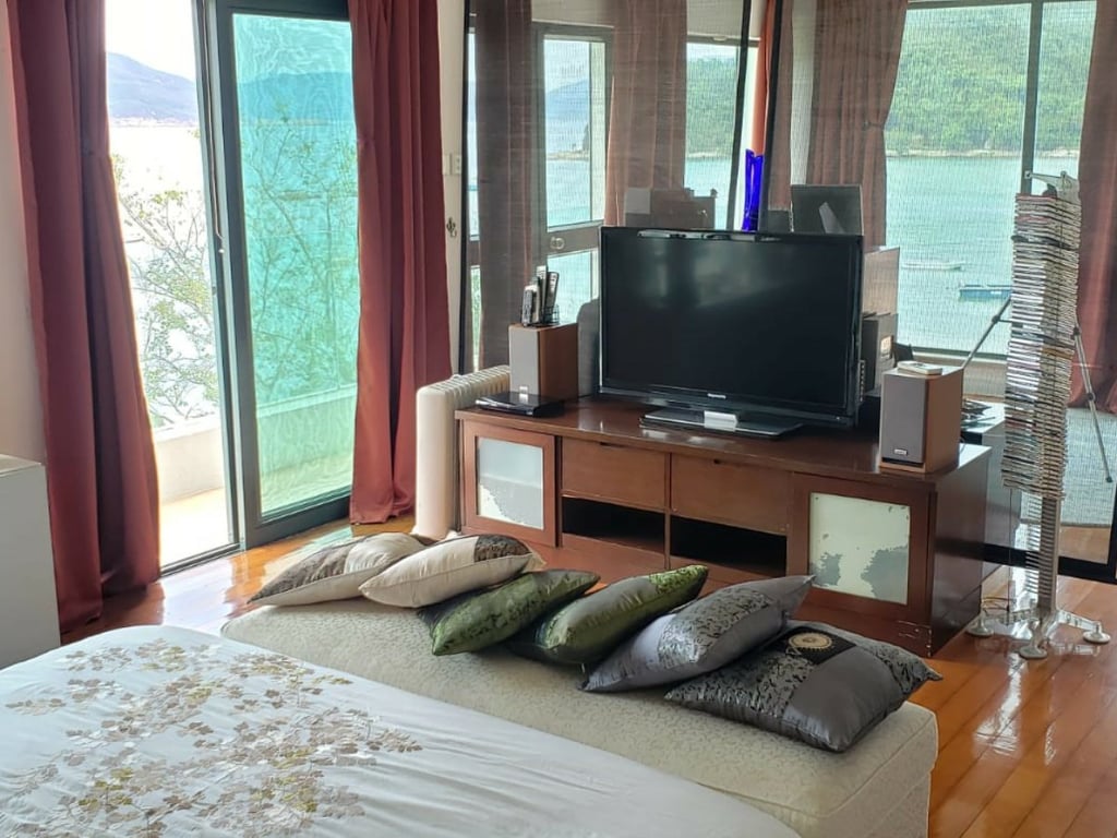 https://img.propertyraptor.com/cdn-cgi/imagedelivery/KD5bF_AFL0JDTbKLWF7z9g/ap8/ap8_001/hornet/prp/img/2aee826a7e6f77bf8b3c92cbb74cae99.jpg/public