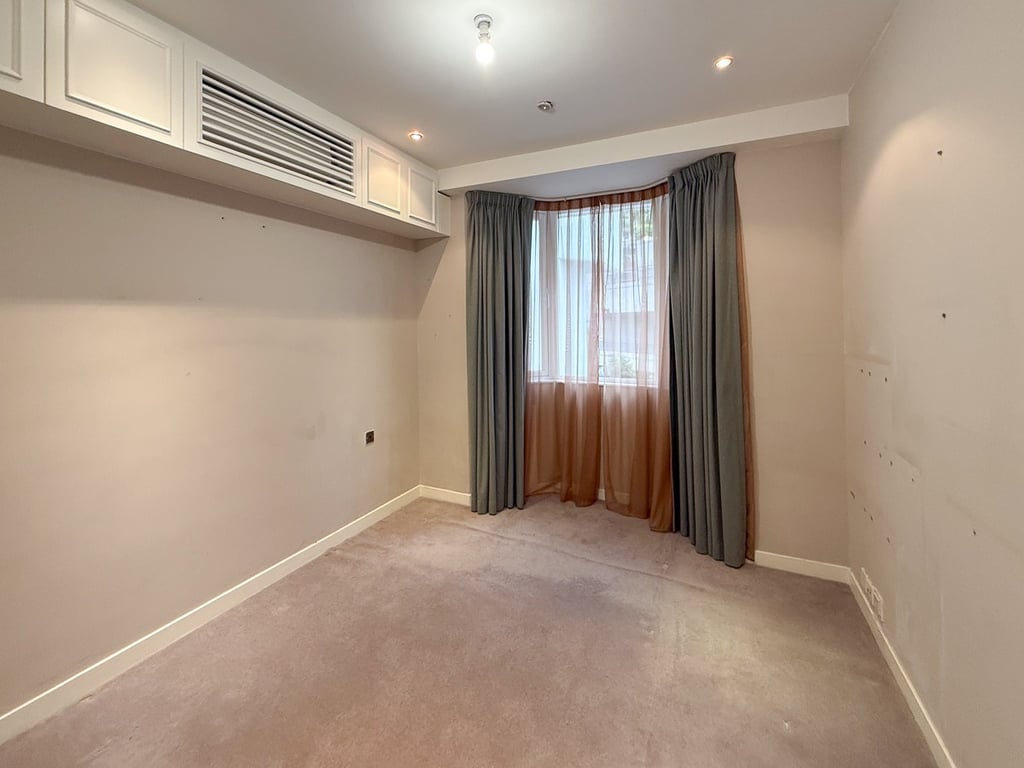 https://img.propertyraptor.com/cdn-cgi/imagedelivery/KD5bF_AFL0JDTbKLWF7z9g/ap8/ap8_001/hornet/prp/img/2b401e0fd22a115a27c7d4167a00fd5d-wtm.jpg/public