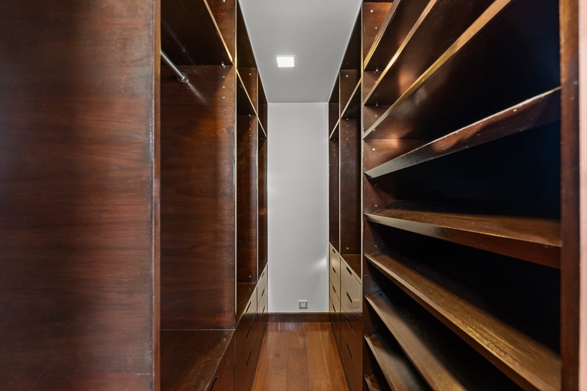 https://img.propertyraptor.com/cdn-cgi/imagedelivery/KD5bF_AFL0JDTbKLWF7z9g/ap8/ap8_001/hornet/prp/img/2b4208d7e3dc138e99354dbe63986efd-wtm.jpg/public