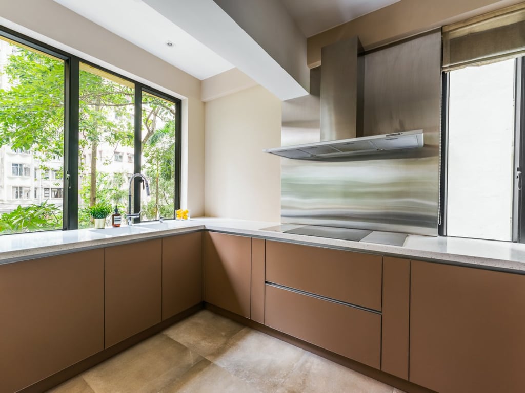 https://img.propertyraptor.com/cdn-cgi/imagedelivery/KD5bF_AFL0JDTbKLWF7z9g/ap8/ap8_001/hornet/prp/img/2b54ae3d6c09411723b095e3ca42c6c2.jpg/public