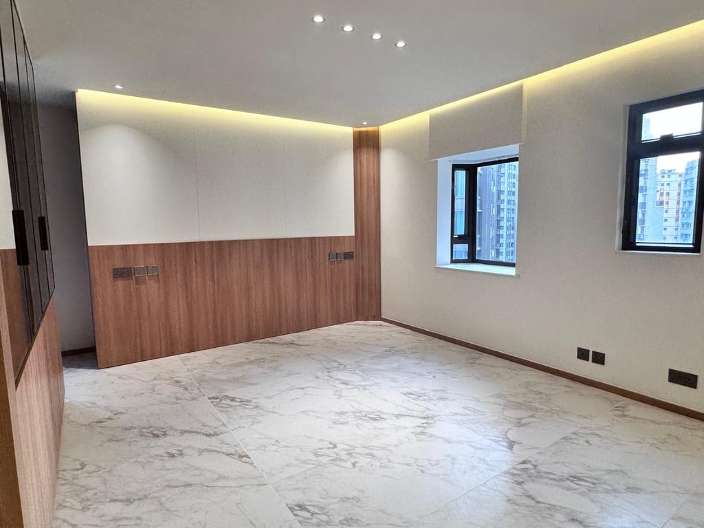https://img.propertyraptor.com/cdn-cgi/imagedelivery/KD5bF_AFL0JDTbKLWF7z9g/ap8/ap8_001/hornet/prp/img/2b5f0c032b10992666ce64beb3ec5491-wtm.jpg/public