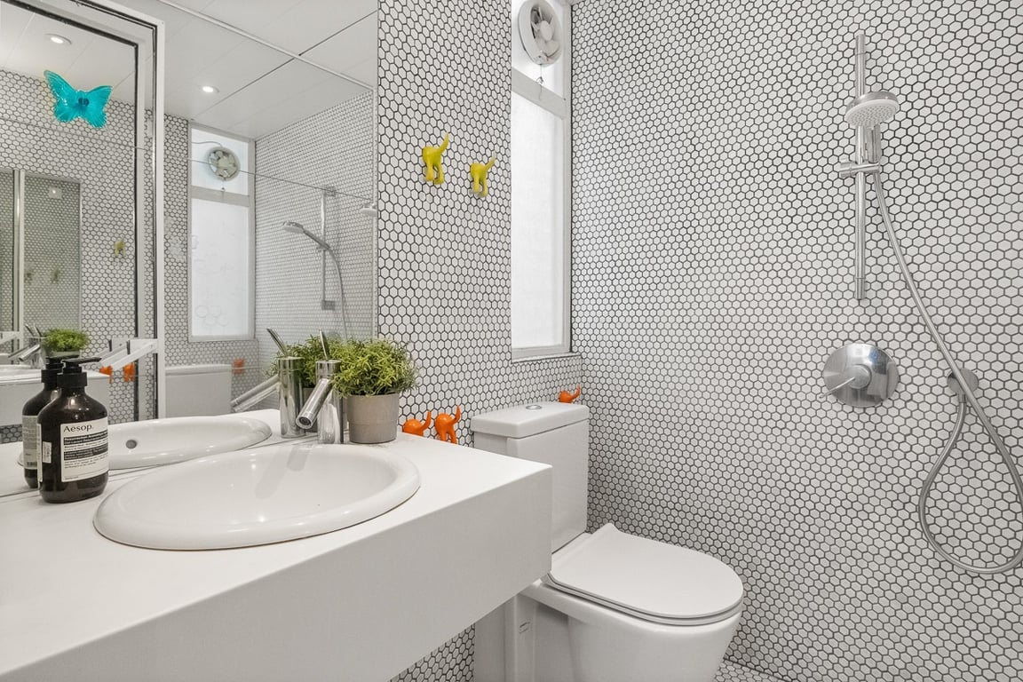 https://img.propertyraptor.com/cdn-cgi/imagedelivery/KD5bF_AFL0JDTbKLWF7z9g/ap8/ap8_001/hornet/prp/img/2b7bf521aca6788fd407bb1e5c2f49c6-wtm.jpg/public