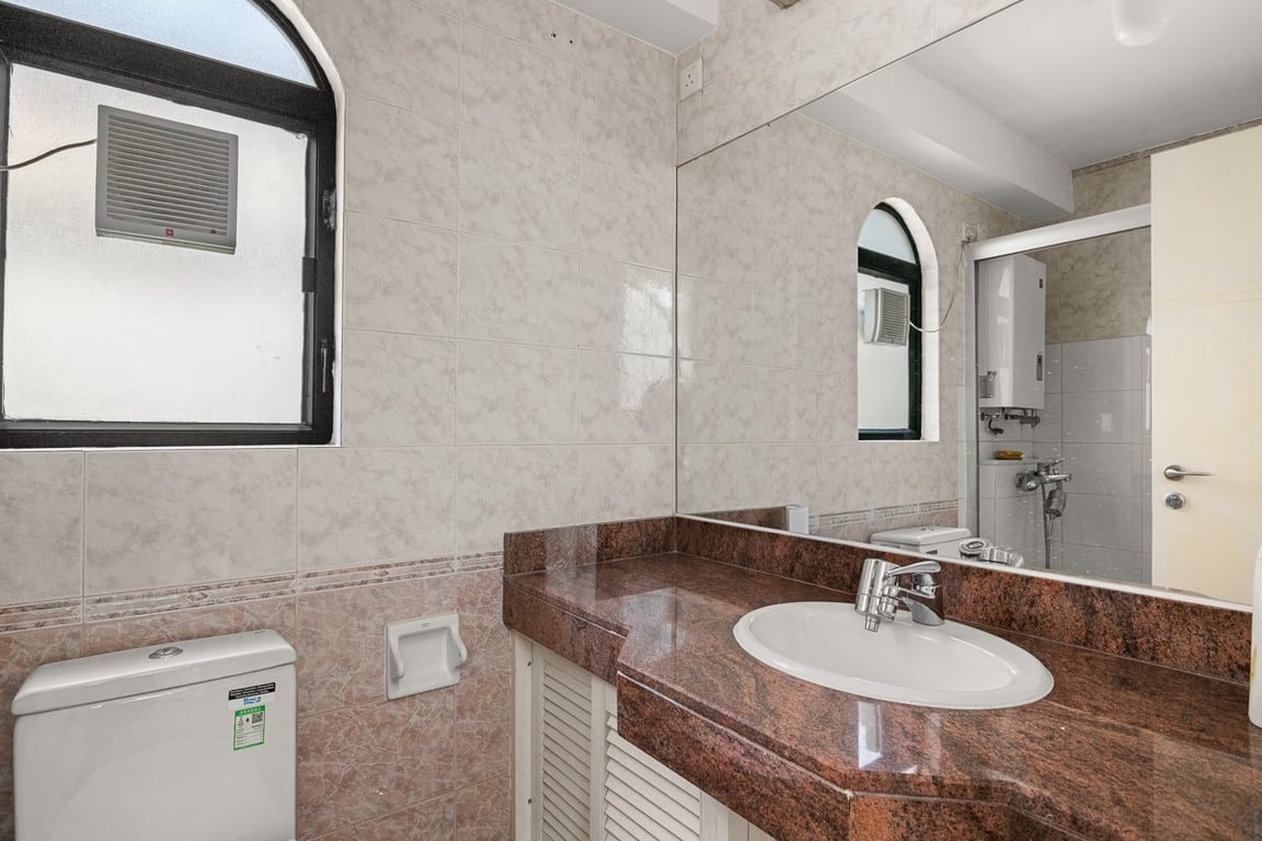 https://img.propertyraptor.com/cdn-cgi/imagedelivery/KD5bF_AFL0JDTbKLWF7z9g/ap8/ap8_001/hornet/prp/img/2b80594f57a5ac709528a1574a5bcc1c-wtm.jpg/public