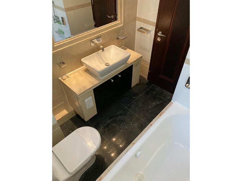 https://img.propertyraptor.com/cdn-cgi/imagedelivery/KD5bF_AFL0JDTbKLWF7z9g/ap8/ap8_001/hornet/prp/img/2bad190314f14955fc11c598add5b467.jpg/public