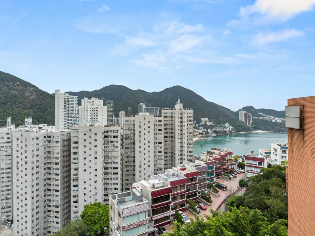 https://img.propertyraptor.com/cdn-cgi/imagedelivery/KD5bF_AFL0JDTbKLWF7z9g/ap8/ap8_001/hornet/prp/img/2bbc76e28ebe6fd48e0ac8fd2c1afa22.jpg/public