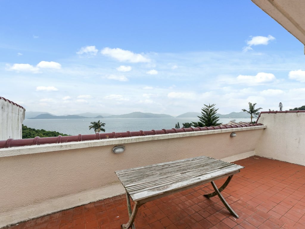 https://img.propertyraptor.com/cdn-cgi/imagedelivery/KD5bF_AFL0JDTbKLWF7z9g/ap8/ap8_001/hornet/prp/img/2bd5b98119c1c635c6647ef3a7906a4e.jpg/public