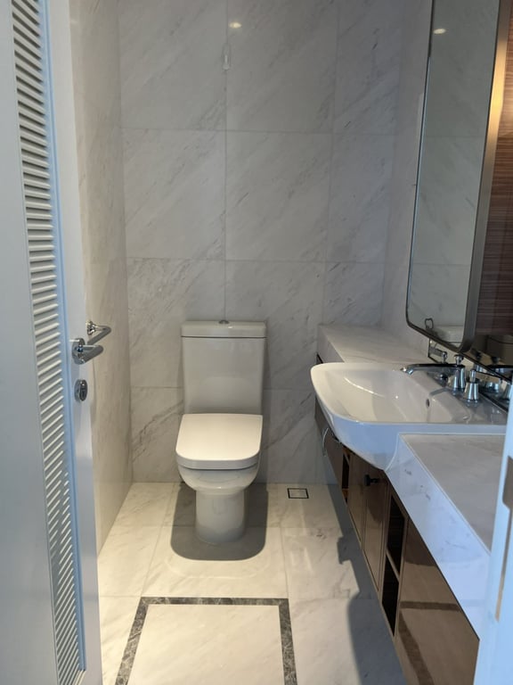 https://img.propertyraptor.com/cdn-cgi/imagedelivery/KD5bF_AFL0JDTbKLWF7z9g/ap8/ap8_001/hornet/prp/img/2c078e8c2b5330ac6b0af6181e25b9b3.jpg/public