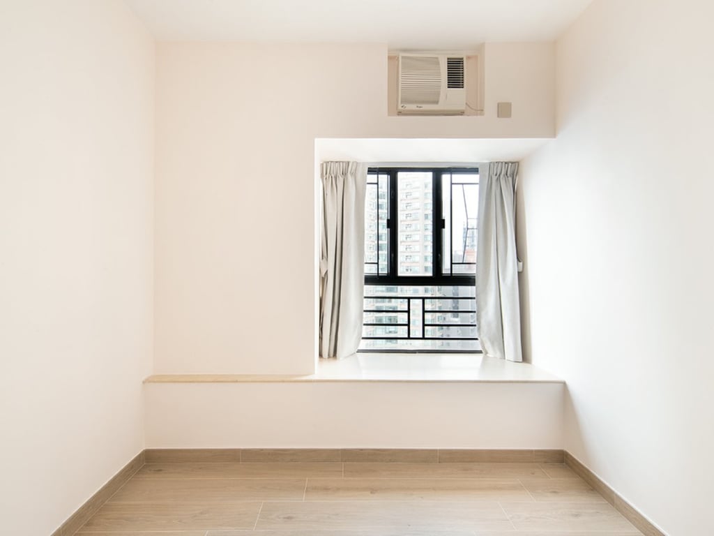 https://img.propertyraptor.com/cdn-cgi/imagedelivery/KD5bF_AFL0JDTbKLWF7z9g/ap8/ap8_001/hornet/prp/img/2c167728d09cea0f0af7785a65003551.jpg/public