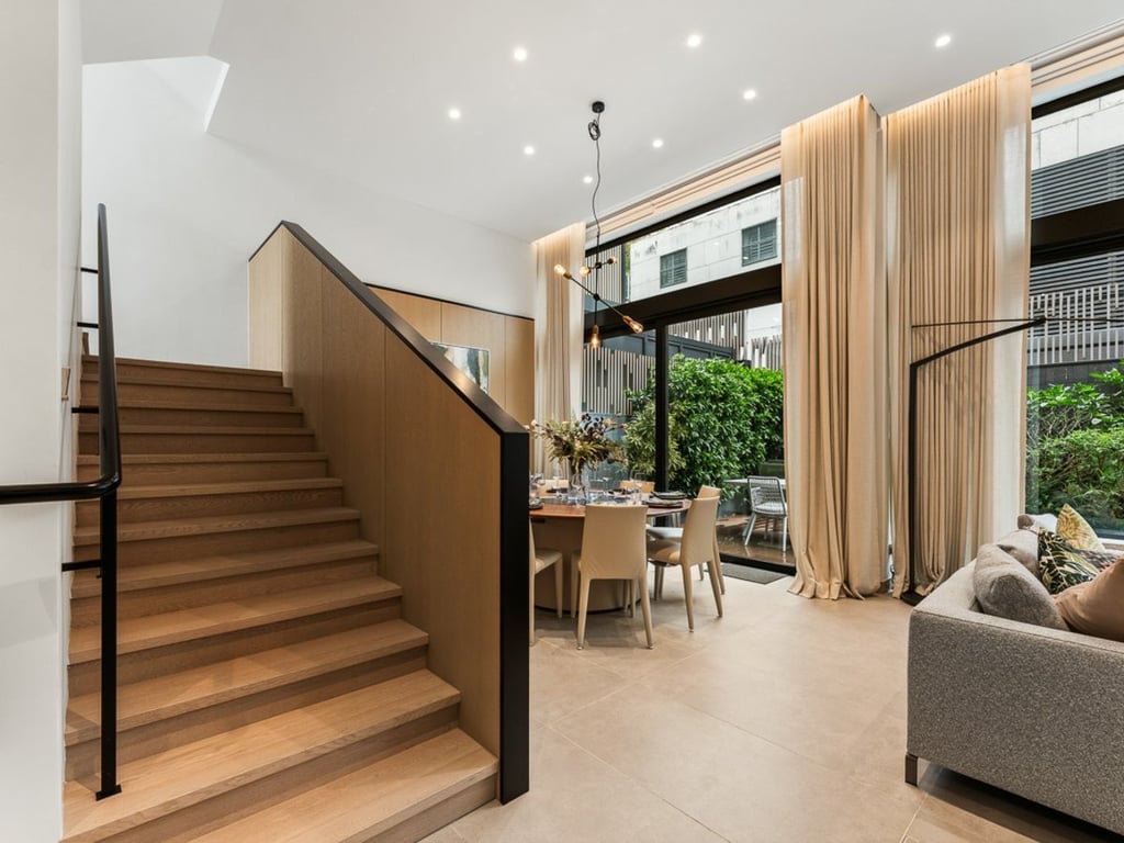 https://img.propertyraptor.com/cdn-cgi/imagedelivery/KD5bF_AFL0JDTbKLWF7z9g/ap8/ap8_001/hornet/prp/img/2c267a4f0e4cb4dea742cd4ecb471368-wtm.jpg/public