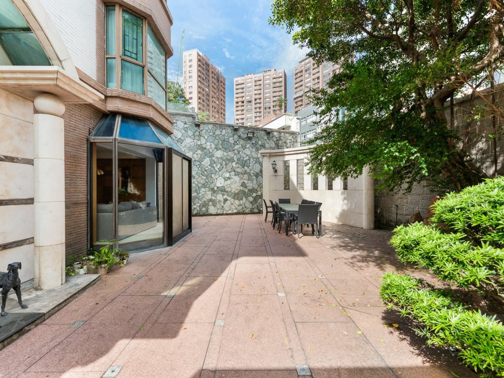 https://img.propertyraptor.com/cdn-cgi/imagedelivery/KD5bF_AFL0JDTbKLWF7z9g/ap8/ap8_001/hornet/prp/img/2c39637d8d0ff38acb6367470a8e9de7-wtm.jpg/public