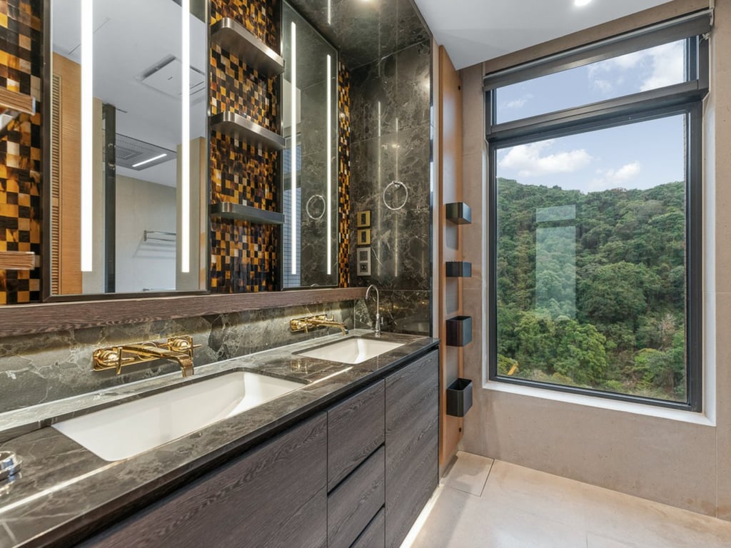 https://img.propertyraptor.com/cdn-cgi/imagedelivery/KD5bF_AFL0JDTbKLWF7z9g/ap8/ap8_001/hornet/prp/img/2c549eca03727651de76900973ebc1a7.jpg/public