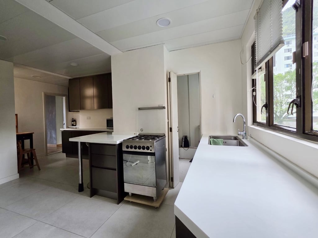 https://img.propertyraptor.com/cdn-cgi/imagedelivery/KD5bF_AFL0JDTbKLWF7z9g/ap8/ap8_001/hornet/prp/img/2ca677c65477d4806a8e129171a40f7d-wtm.jpg/public