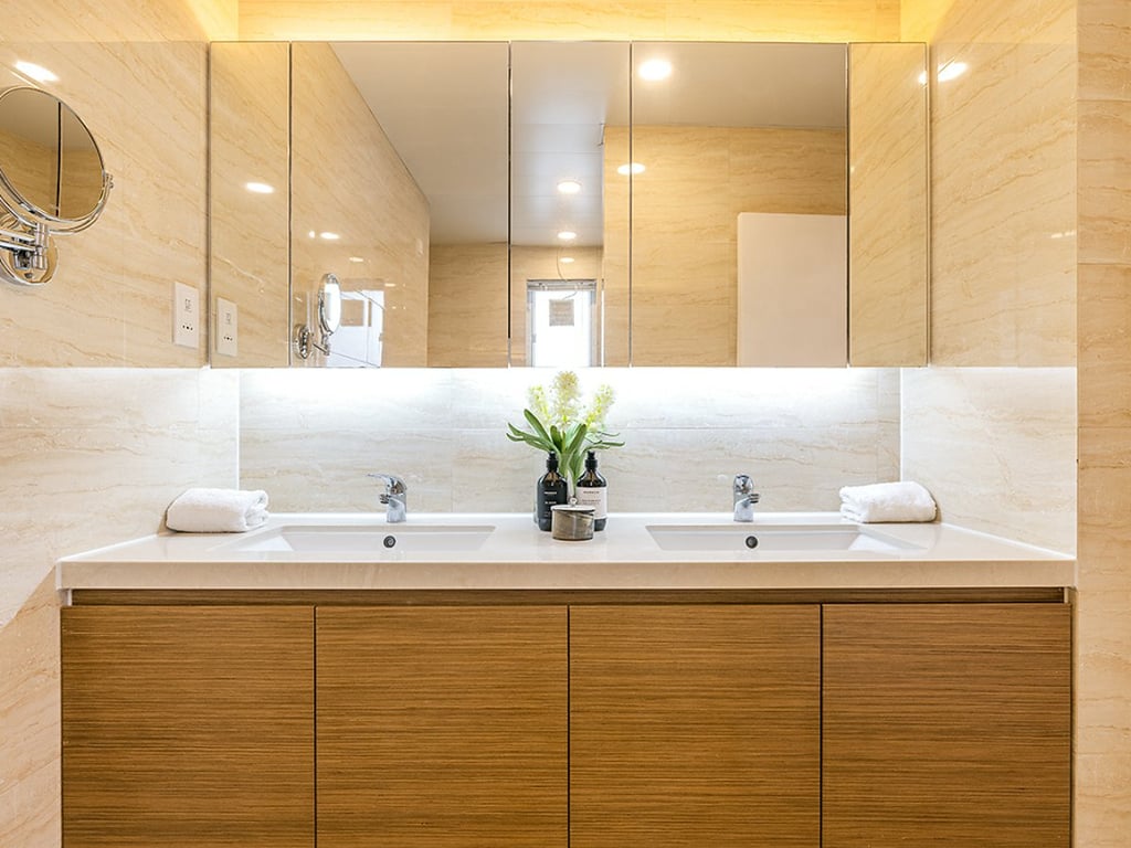 https://img.propertyraptor.com/cdn-cgi/imagedelivery/KD5bF_AFL0JDTbKLWF7z9g/ap8/ap8_001/hornet/prp/img/2cbbdbd28c4a2c09d67ea588d38fa864.jpg/public