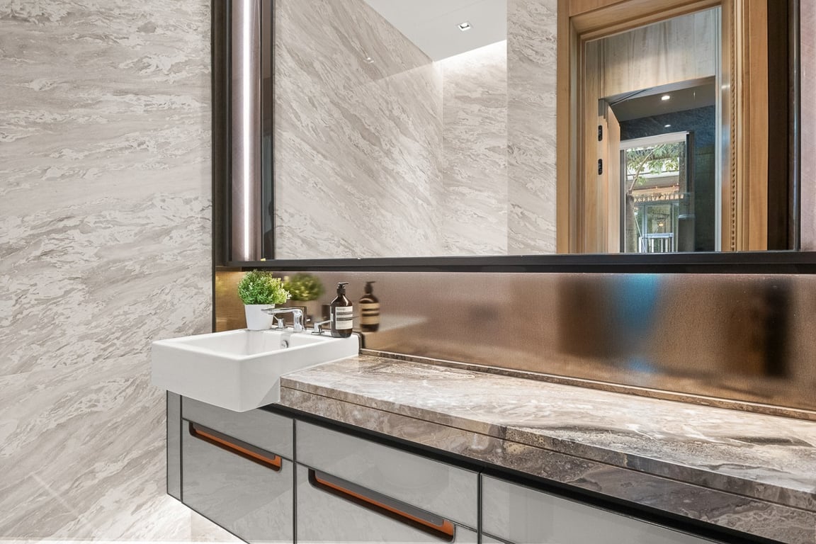 https://img.propertyraptor.com/cdn-cgi/imagedelivery/KD5bF_AFL0JDTbKLWF7z9g/ap8/ap8_001/hornet/prp/img/2d015b1ee83f0627a5211f40295aaa16-wtm.jpg/public