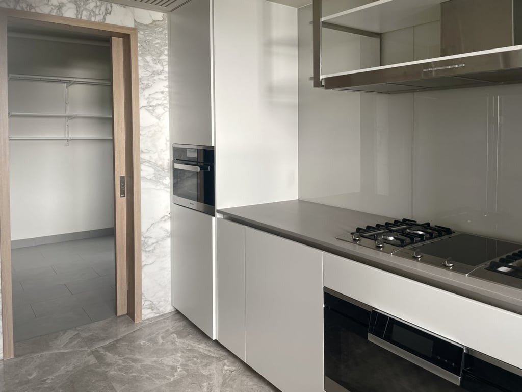 https://img.propertyraptor.com/cdn-cgi/imagedelivery/KD5bF_AFL0JDTbKLWF7z9g/ap8/ap8_001/hornet/prp/img/2d23120b2dd1409013c4d4a265aa540e.jpg/public