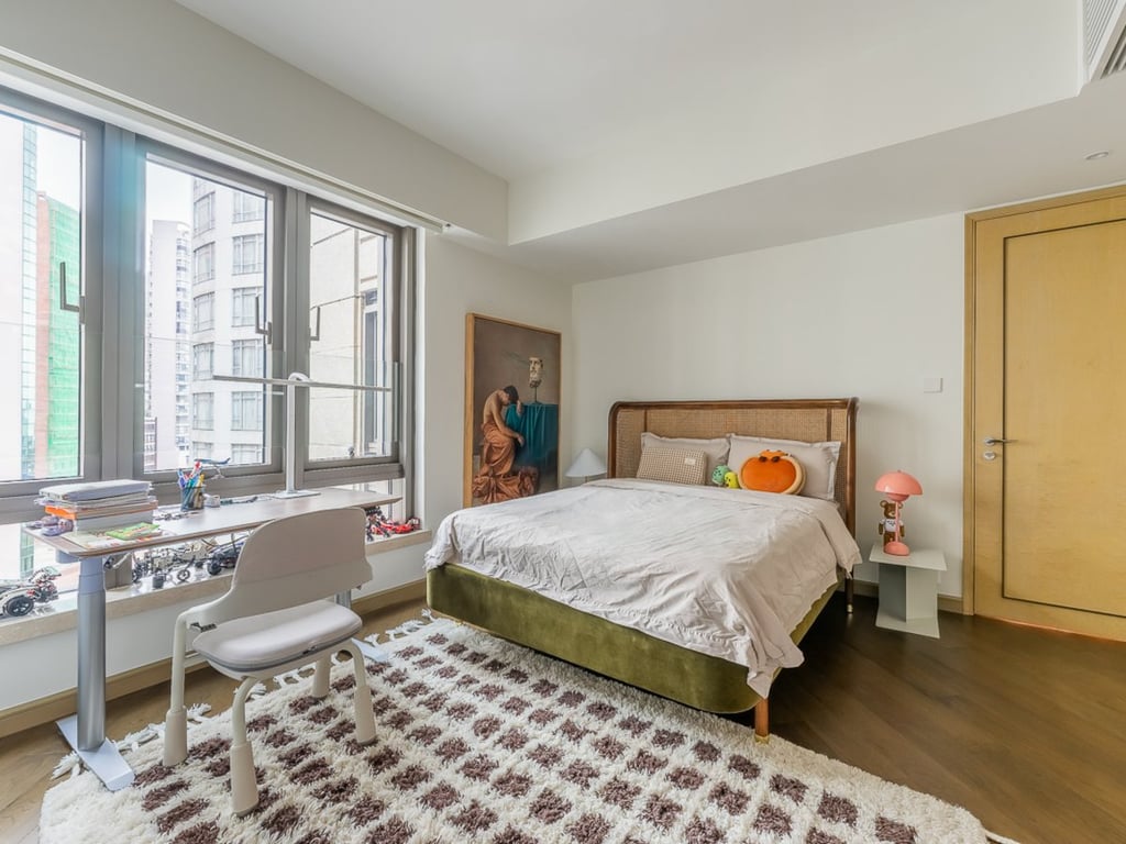 https://img.propertyraptor.com/cdn-cgi/imagedelivery/KD5bF_AFL0JDTbKLWF7z9g/ap8/ap8_001/hornet/prp/img/2d9a3d3dfcf88c4eebab8c758c79b510.jpg/public