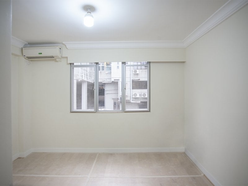 https://img.propertyraptor.com/cdn-cgi/imagedelivery/KD5bF_AFL0JDTbKLWF7z9g/ap8/ap8_001/hornet/prp/img/2da08ef1a8bda29c66e2756fcd817d1b.jpg/public