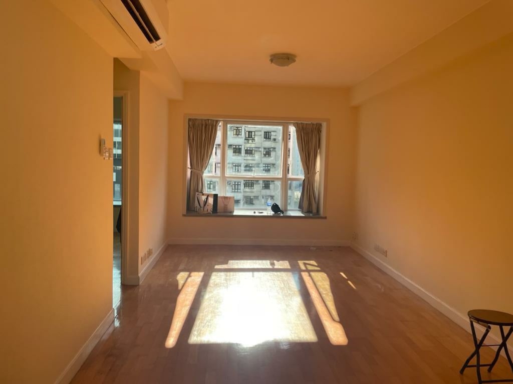 https://img.propertyraptor.com/cdn-cgi/imagedelivery/KD5bF_AFL0JDTbKLWF7z9g/ap8/ap8_001/hornet/prp/img/2db4263fa4022384f95b35098e18d726.jpg/public