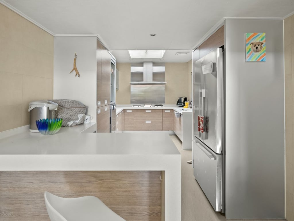 https://img.propertyraptor.com/cdn-cgi/imagedelivery/KD5bF_AFL0JDTbKLWF7z9g/ap8/ap8_001/hornet/prp/img/2dbd7966a4dd16695e49879ca63ad4cb.jpg/public
