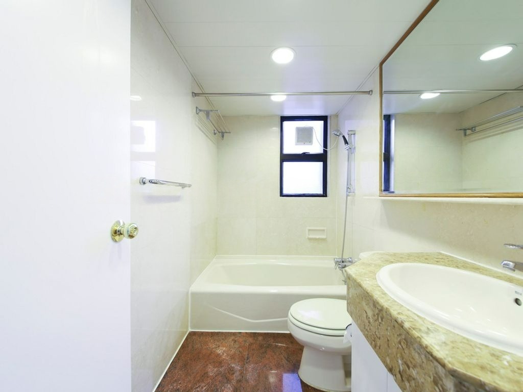 https://img.propertyraptor.com/cdn-cgi/imagedelivery/KD5bF_AFL0JDTbKLWF7z9g/ap8/ap8_001/hornet/prp/img/2de068e78dda70fe9034fdc723934b61-wtm.jpg/public