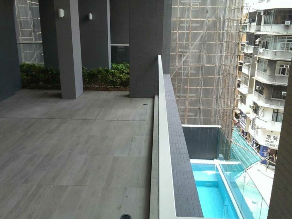 https://img.propertyraptor.com/cdn-cgi/imagedelivery/KD5bF_AFL0JDTbKLWF7z9g/ap8/ap8_001/hornet/prp/img/2df2bc0faac61af691972b94cdda5045.jpg/public