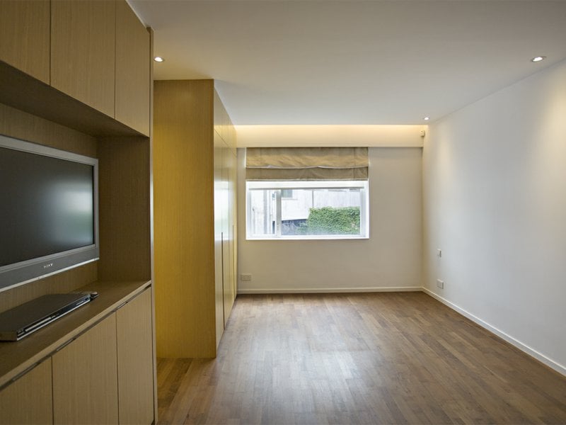 https://img.propertyraptor.com/cdn-cgi/imagedelivery/KD5bF_AFL0JDTbKLWF7z9g/ap8/ap8_001/hornet/prp/img/2df51b7a4281ea253e5e13fe4fff747b.jpg/public