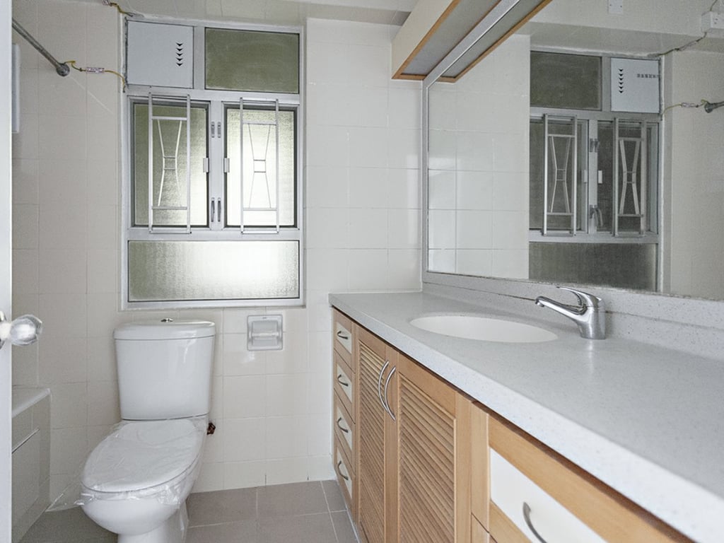 https://img.propertyraptor.com/cdn-cgi/imagedelivery/KD5bF_AFL0JDTbKLWF7z9g/ap8/ap8_001/hornet/prp/img/2e050688872090bf136f7657aba59863.jpg/public