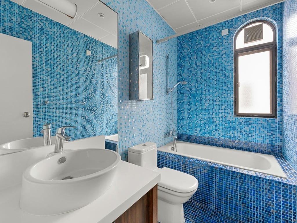 https://img.propertyraptor.com/cdn-cgi/imagedelivery/KD5bF_AFL0JDTbKLWF7z9g/ap8/ap8_001/hornet/prp/img/2e3ee0f6165bef4c1d64fa0d21be1a94.jpg/public