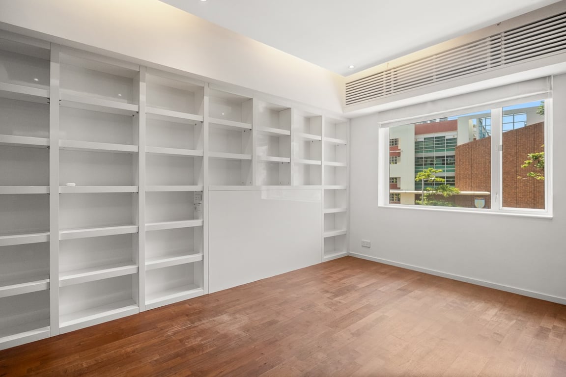 https://img.propertyraptor.com/cdn-cgi/imagedelivery/KD5bF_AFL0JDTbKLWF7z9g/ap8/ap8_001/hornet/prp/img/2eb89f88de1aa5427b4a8783777feb5c-wtm.jpg/public