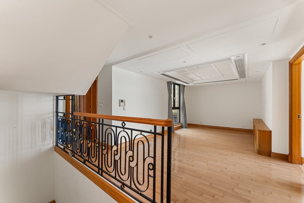 https://img.propertyraptor.com/cdn-cgi/imagedelivery/KD5bF_AFL0JDTbKLWF7z9g/ap8/ap8_001/hornet/prp/img/2eb8b6ff0c1c64446a45e5e089b8876e-wtm.jpg/public