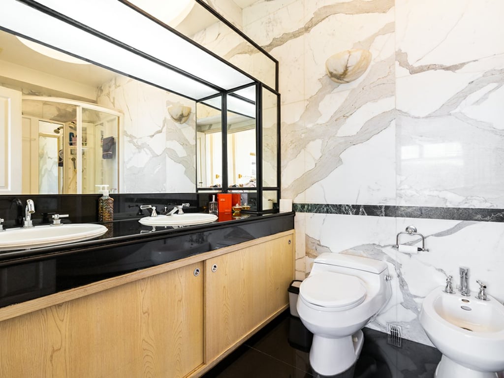 https://img.propertyraptor.com/cdn-cgi/imagedelivery/KD5bF_AFL0JDTbKLWF7z9g/ap8/ap8_001/hornet/prp/img/2ecaaf3563030a6c99bb0f1050c22c7a.jpg/public