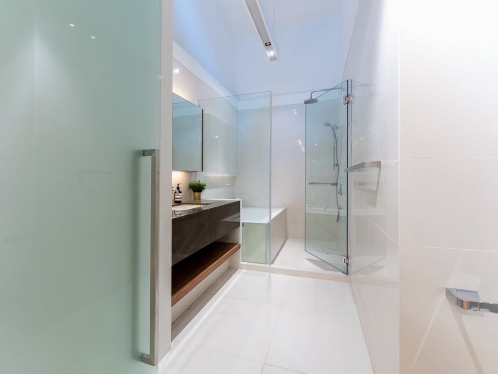 https://img.propertyraptor.com/cdn-cgi/imagedelivery/KD5bF_AFL0JDTbKLWF7z9g/ap8/ap8_001/hornet/prp/img/2ecdfe606c74e5a3131257e717845de1.jpg/public