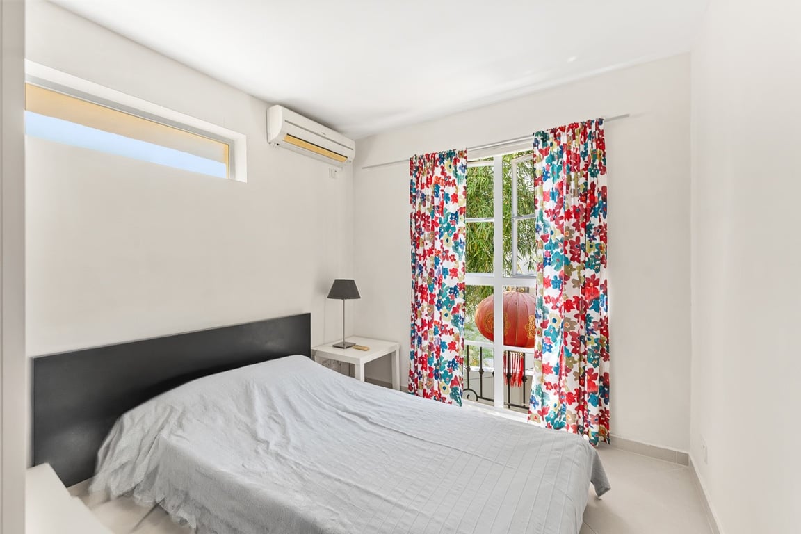 https://img.propertyraptor.com/cdn-cgi/imagedelivery/KD5bF_AFL0JDTbKLWF7z9g/ap8/ap8_001/hornet/prp/img/2ef8d8773d67dd35ce91e2a3a7defe9e-wtm.jpg/public