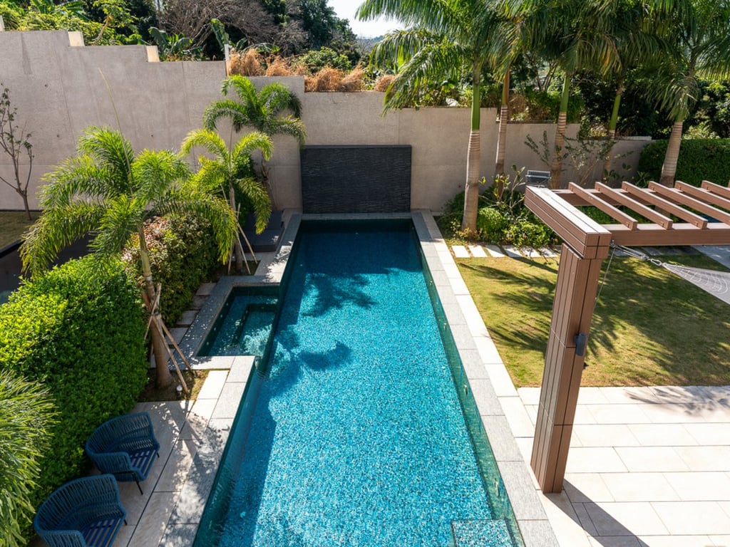 https://img.propertyraptor.com/cdn-cgi/imagedelivery/KD5bF_AFL0JDTbKLWF7z9g/ap8/ap8_001/hornet/prp/img/2efbdd786357e823c9a90b291362cc8b.jpg/public