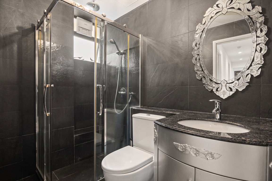 https://img.propertyraptor.com/cdn-cgi/imagedelivery/KD5bF_AFL0JDTbKLWF7z9g/ap8/ap8_001/hornet/prp/img/2f03becc7dd3b8221dfe7405d31f41e0-wtm.jpg/public