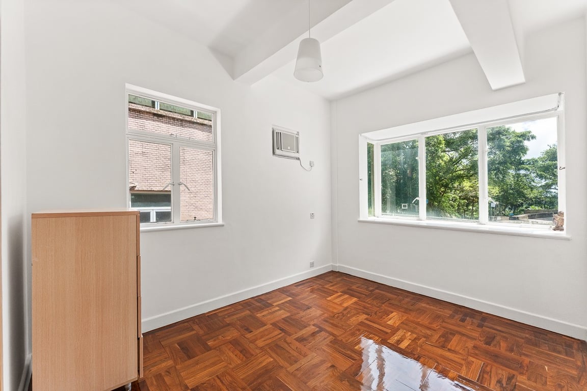 https://img.propertyraptor.com/cdn-cgi/imagedelivery/KD5bF_AFL0JDTbKLWF7z9g/ap8/ap8_001/hornet/prp/img/2f1c28abe10fc58708e596f26fd42b3d-wtm.jpg/public